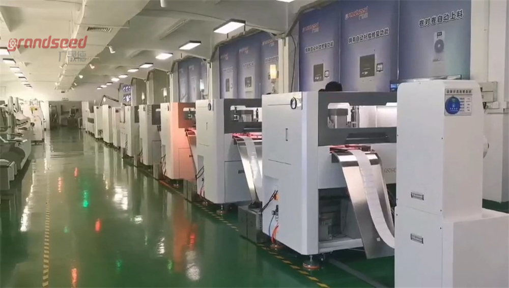 黄瓜视频成年污下载柔性灯带智能生产线实景图
